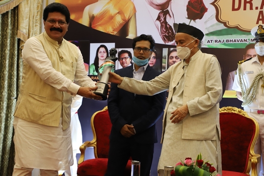 Dr  Abdul Rahman Vanoo Of Swachh Bharat Abhiyan Maharashtra Convener was honored with the Bharat Ratna Dr Ambedkar Award by the Governor of Maharashtra Shri Bhagat Singh Koshiyari.