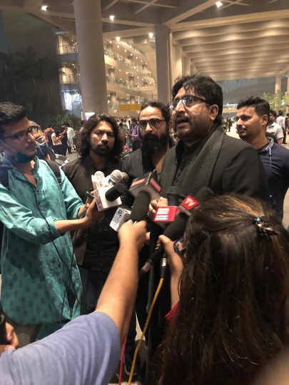 Maulana Yasub Abbas  Interacted With The Media At Mumbai Airport And Spoke On Many Current Issues