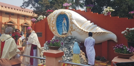 Infant Jesus Church At Shantiniketan Installs  Stations Of The Cross Draws People Of All Faiths