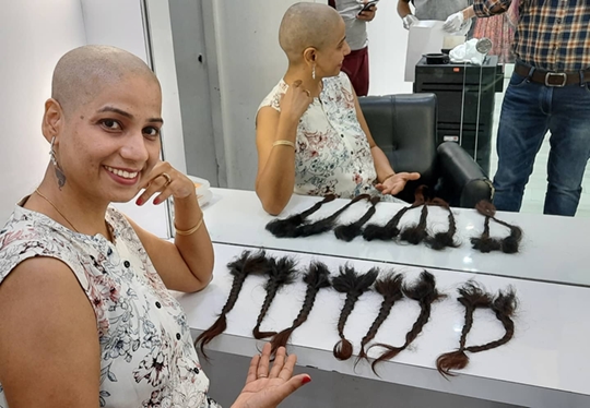 Mrs  Sarita Sunil Pal Donated Her Hair For Father’s Condolence and Cancer Patients Help