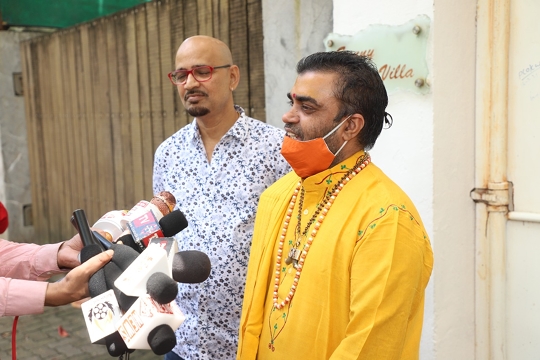 Film Miss Msasala Dosa Gets Blessings of Pujya Karshin Nagendra Ji Maharaj Of  Vrindavan