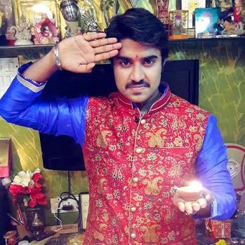 Pradeep Pandey Chintu iIs Celebrating Diwali With 9 lakh Deepaks