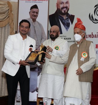 Rahul  Shukla  Awarded At Mumbai Halchal Achievers Award Function