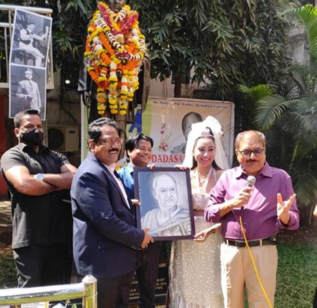 Actress Vandana Gautam Great Grand  Daughter of Dadasaheb Phalke Reached For Tribute on His Memorial Day