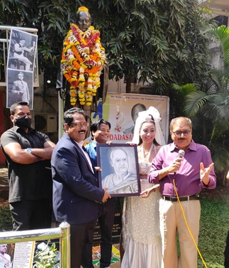 Actress Vandana Gautam Great Grand  Daughter of Dadasaheb Phalke Reached For Tribute on His Memorial Day