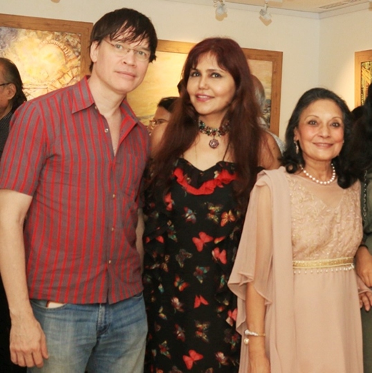 Mumbai throngs Nisha JamVwal’s Art Fiesta  MEANDERINGS  by Lata Balakrishna