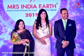 A Walk Of Glamour On Stage with Mrs India Earth 2019