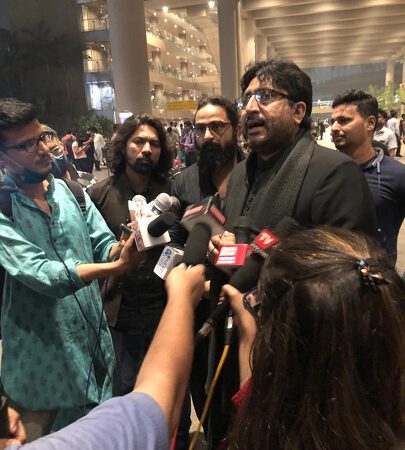 Maulana Yasub Abbas  Interacted With The Media At Mumbai Airport And Spoke On Many Current Issues