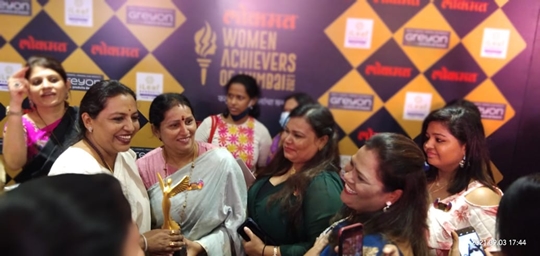 Shabnam Parveen  Co-founder Of Nexcinema Conferred With The Award  Of Lokmat Women Achievers of Mumbai 2021