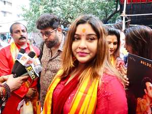 Stars Seek Blessings Of Siddhi Vinayak Temple For Film FIRE OF LOVE RED Releasing On 24th Nov All Over
